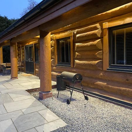 Ewes Water Log Cabins Langholm 外观 照片