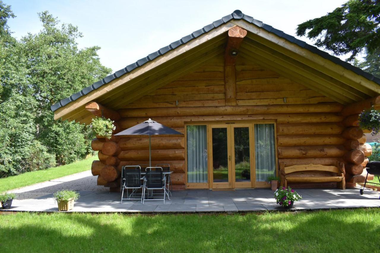 Ewes Water Log Cabins Langholm 外观 照片