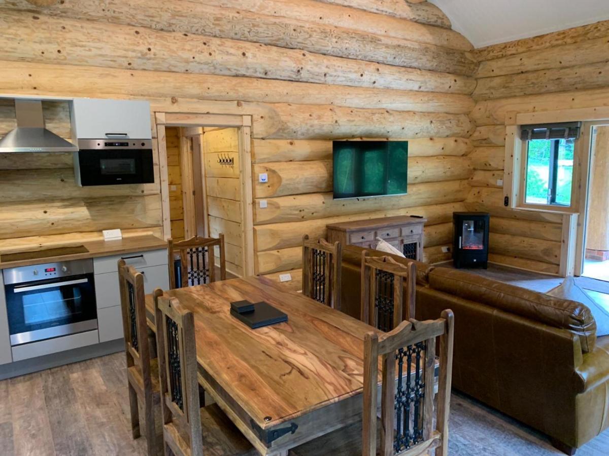 Ewes Water Log Cabins Langholm 外观 照片