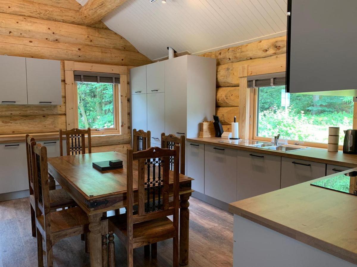 Ewes Water Log Cabins Langholm 外观 照片