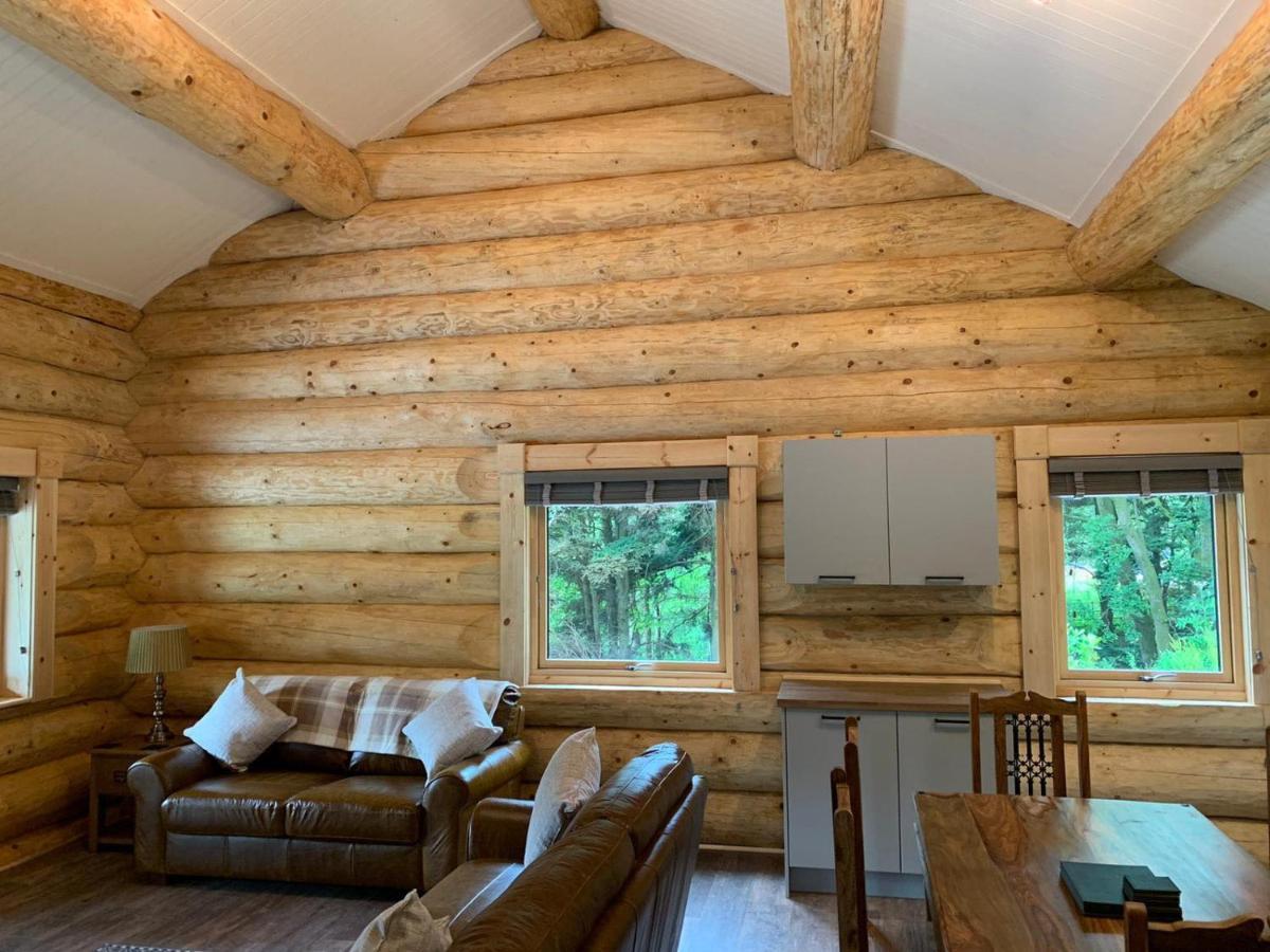 Ewes Water Log Cabins Langholm 外观 照片