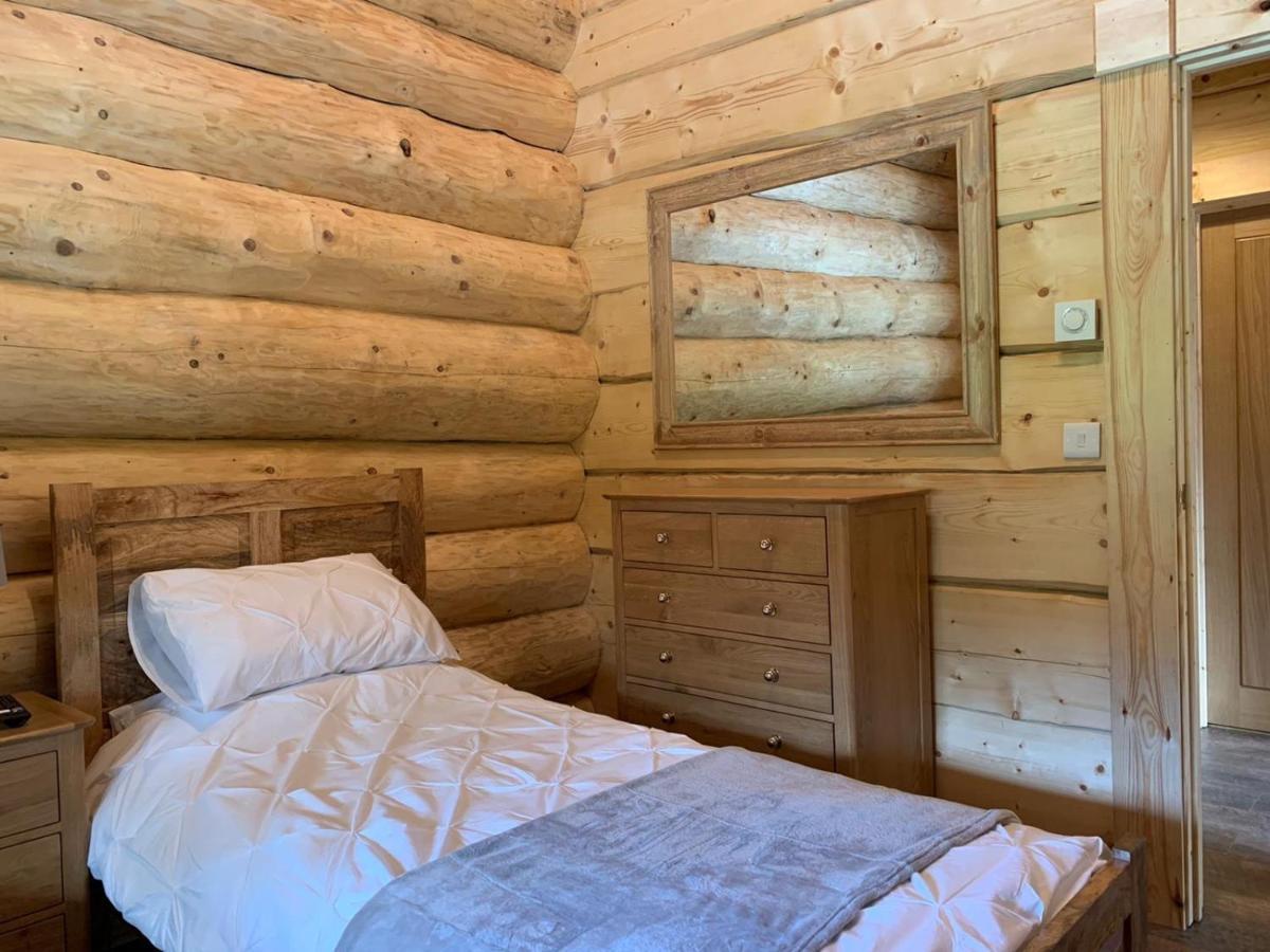 Ewes Water Log Cabins Langholm 外观 照片