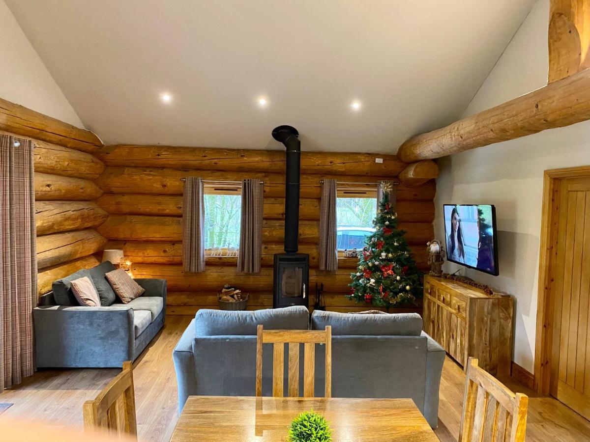 Ewes Water Log Cabins Langholm 外观 照片