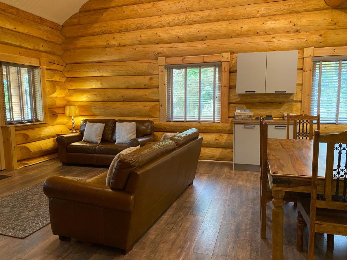 Ewes Water Log Cabins Langholm 外观 照片