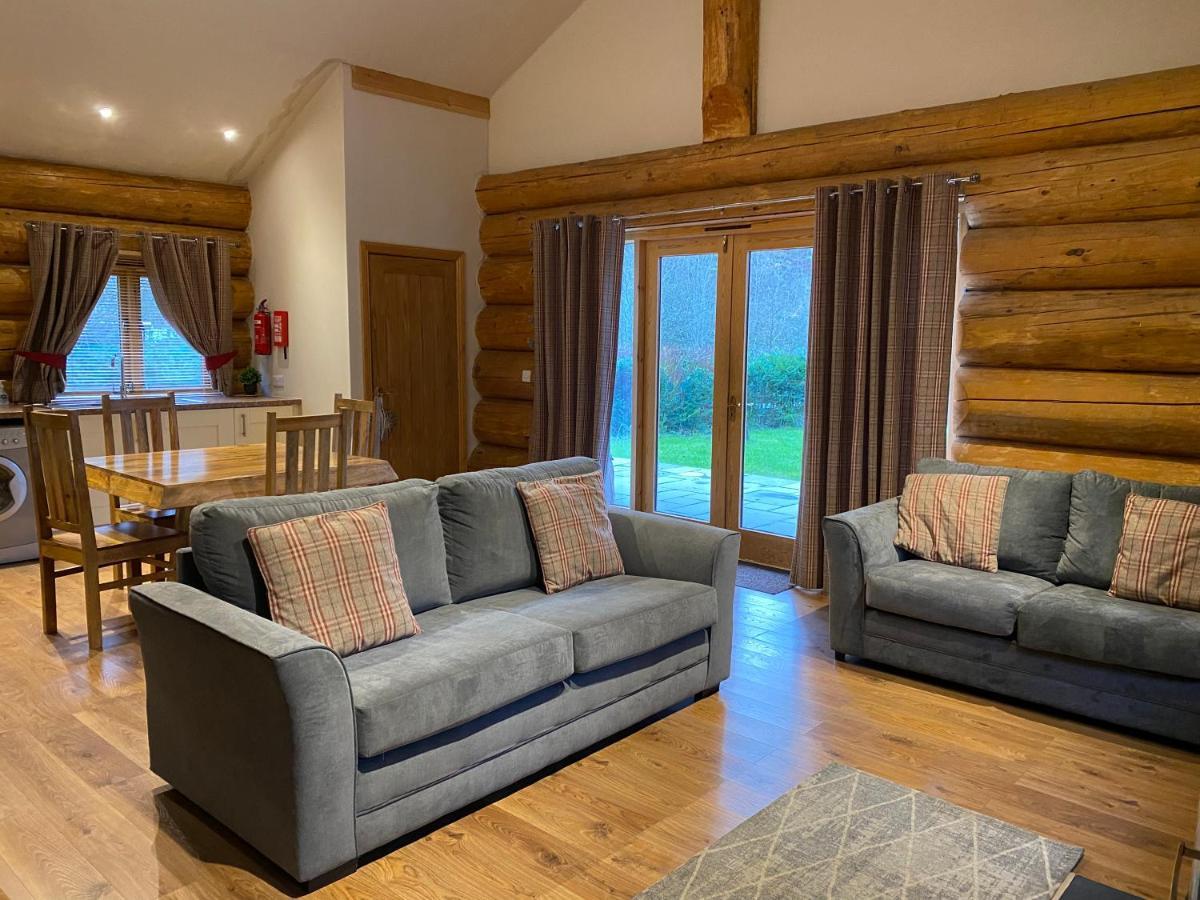 Ewes Water Log Cabins Langholm 外观 照片