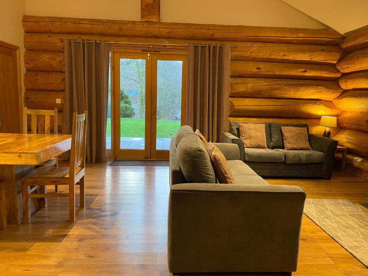 Ewes Water Log Cabins Langholm 外观 照片